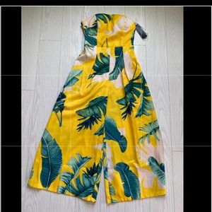 Lulu’s strapless Capri Romper